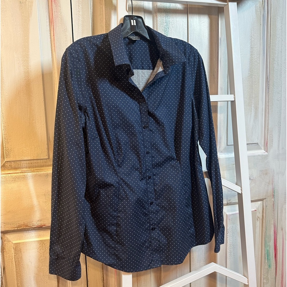NWOT Eddie Bauer Navy Blue Wrinkle free button up blouse